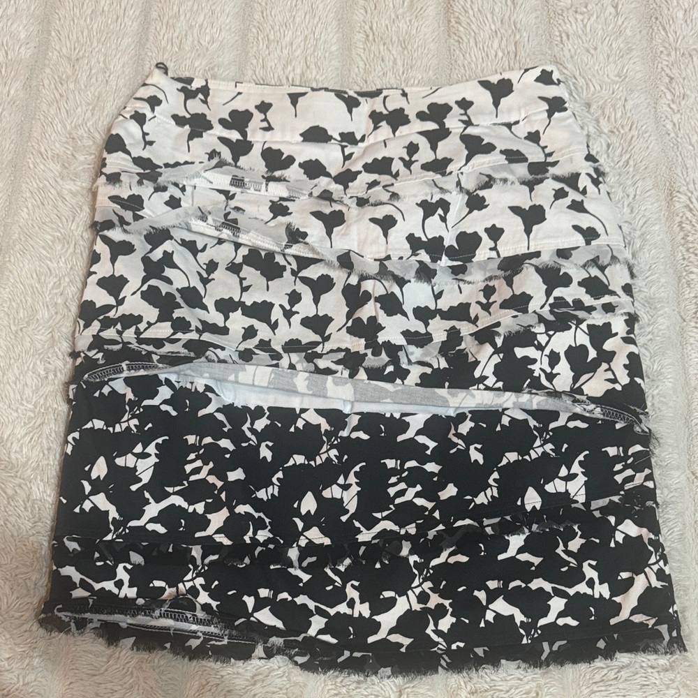 White House Black Market Black and White Patterned Mini Skirt - Picture 7 of 9